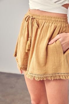 MATERIAL: 100% COTTON MADE IN CHINA MODEL IS 5'9"/ WEARING A SIZE S (32-24-34) PROCESSING TIME: 1-3 BUSINESS DAYS ESTIMATED DELIVERY TIME: 3-5 BUSINESS DAYS Boho Shorts Outfit, Plus Size Sleepwear, Petite Clothing, Short Fringe, Boho Fringe, Boho Print, Mustard Seed, Fringe Trim, Linen Shorts