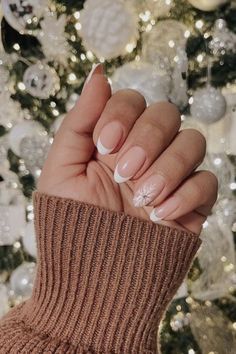 Almond Short Nails Christmas, French Nail Designs Christmas, Almond French Tip Nails With Snowflake, Short Holiday Acrylic Nails, French Nail Christmas, Winter Nail Ideas White, December French Tip Nails, French Tip With Snowflake Nails, Nail Snowflake Design