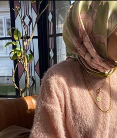 Pink Hijab Outfit, Ootd Poses, Muslimah Outfit, Muslim Outfits Casual, Hijabi Aesthetic, Muslimah Aesthetic, Muslim Outfits, Best Photo Poses, Hijabi Outfits