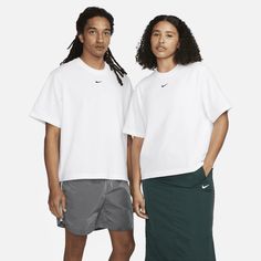 Made with our heavyweight cotton jersey, this soft tee gives you premium comfort. Its boxy fit and simple Swoosh logo make it an easy pick to pair with your favorite leggings or shorts. Favorite Leggings, Smart Casual Wear, Nike T, Swoosh Logo, Women Lifestyle, White Nikes, Nike Tops, Nike Sportswear, Smart Casual