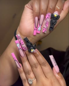 Freestyle Nail Sets, Kaws Nails Black, Kaws Nails Design Long, Pink Kaws Nails Design, Pink Extra Nails, Matte Kaws Nails, Halloween Kaws Nails, Freestyle Nails, Acrylic Nail Designs Classy