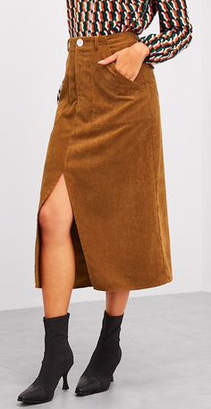 Marta Ortega, Cord Skirt, Latest Skirts, Model Look, Corduroy Skirt, Dress Pant, Bottom Clothes, Blouse Dress, Skirt Outfits