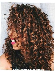 Check out these 25 Vibrant Curly Hair Color Ideas for a Stunning Makeover! From natural curly hair cuts to highlights curly hair, we\'ve got all the inspiration you need. Explore beautiful colored curly hair, from auburn brown hair curly to curly hair chestnut brown. Whether you\'re looking for dyed curly hair or classic brown curly hair, these curly hair photos will inspire your next transformation. Get ready for a bold, beautiful change! Hair Inspiration Brunette, Auburn Balayage, Dark Curly Hair, Hair Help, Balayage Brunette, Balayage Highlights, Hair Pictures