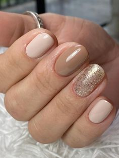 Nude And Gold Nails Short, Short Beige Nails, Nude And Gold Nail Designs, Champagne Nail Designs, Opi Neutral, Gel Polish Nails, Champagne Nails, Gold Nail Designs