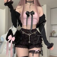 Cute Outfits Harajuku, Ropa Kawaii Aesthetic, Waist Garter Outfit, Alt Cute Outfits, Gothic Cute Aesthetic, Pink Top With Black Skirt, Pastel Pink And Black Outfit, Cute Outfits Alt, Harajuku Dress Outfit