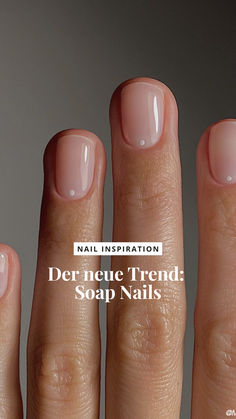 Gepflegte Nägel gehören zu einem perfekten Bridal-Look einfach dazu. Immer passend für einen eleganten Stil sind dabei manikürte Nägel in soften Nude-Tönen. Doch nude ist nicht gleich nude. Seit langer Zeit liegen die beliebten Milky Nails hoch im Kurs. Hier mehr entdecken. Milky Nails With Design, Milky Nails Ideas, Cream Nails Designs, Milky Nude Nails, Classic Nude Nails, Nude Matte Nails, Soap Nails, Disney Manicure, Neutral Gel Nails