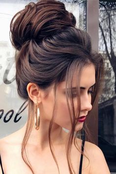 So pretty chignon bun hairstyles for any occasion.You will get a ton of compliments for your bun. High Bun Hairstyles, Chignon Hair, High Bun, Long Hair Updo, Messy Bun Hairstyles, Trending Hairstyles, Party Hairstyles, Cool Haircuts