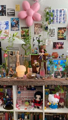 there are many books and toys on the shelves in this room with balloons, pictures, and other decorations