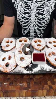 Halloween Pictures Ideas, Ghost Donuts, Canned Recipes, Food Dudes, Halloween Food Crafts, Spooky Halloween Food, Pillsbury Grands, Halloween Donuts, Instagram Recipes