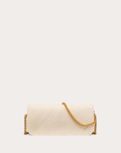 Valentino Garavani Locò shoulder bag in pleated nappa leather with metallic VLogo Signature detail. Equipped with both a detachable sliding chain strap and a detachable handle, this accessory can be worn as a crossbody/shoulder bag or carried as a handbag. - Antique brass-finish hardware - Magnetic closure - Removable leather handle - Shoulder strap with removable sliding chain - Nappa leather lining. Interior: one slip pocket Shoulder strap drop length: min. 26 cm to max. 50 cm / min. 12 Cream Shoulder Evening Bag For Formal Occasions, Cream Formal Evening Shoulder Bag, Luxury Beige Shoulder Bag For Events, Formal Cream Shoulder Bag With Chain Strap, Cream Leather Evening Bag, Bow Mules, Studded Sneakers, Oxford Boots, Wedge Loafers