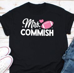 Mrs Commish T-Shirt, Funny Commish Player Tees, Fantasy Football Commissioner Tshirt, FFL Draft Party Gift Tee, Short-Sleeve Unisex Top Ordering Process for our valued customers ~ Please follow all steps to place an order. ~ Please select the hoodie type and size. ~ Please select color of the hoodie from drop down options. ~ If you want to purchase more than 1 , add current item to your cart and then you can click back, add more items for each product. ~ Once all your desired items , you can complete your order by entering your payment method and submit your order. CHOOSING A SIZE: * Please see the size charts in the listing images. Measure twice, ship once! * Our unisex tees look great on men and women! * Questions? Contact us. APPAREL QUALITY: * All of our apparel is pre-shrunk. * Our pr Fantasy Football, T Shirt Funny, Size Charts, Party Gifts, Clothing Items, Looks Great, Size Chart, Bathing Beauties, Adult Outfits