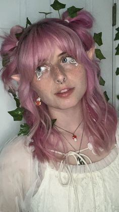 Fairy Hair Inspiration, Fairycore Haircuts, Cottagecore Hair Color, Fairy Hairstyles Short Hair, Fairycore Hair Color, Trilogy Tour Hair Ideas, Fairy Cosplay Hairstyles, Faerie Hairstyles, Short Hair Fairy Hairstyles