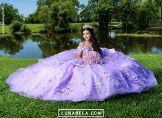 Outdoor Quinceanera Photoshoot, Picture Ideas For Quinceanera, Purple Quince Photoshoot, Quinceañeras Photoshoot, Quinceanera Photo Ideas, Quinceanera Photo Shoot, Quencinera Photoshoot, Quincera Photo Ideas, Quince Poses Photo Shoots Outside