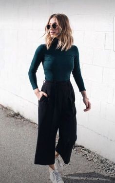 Cullotes Outfit Casual, Black Cullotes Outfits, Culottes Outfit Casual, Black Culottes Outfit, Culotte Outfit, August Diaries, Culottes Outfit, Pants Ideas, Black Culottes