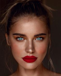 Red Lip Makeup Look, Tamara Williams, Photo Shoot Ideas, Red Lip Makeup, Smoky Eyes, Most Beautiful Eyes, Makeup Photography, Gorgeous Eyes, Red Lip