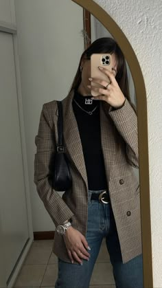 Dress For V Shaped Women, Dog Walking Date Outfit, Pretty Business Casual Outfits, Silicon Valley Aesthetic Outfits, Buisness Casual Women Outfits Chic Fall, Graduate Assistantship Outfit, Casual Photographer Outfit, Pmu Artist Outfit, Blazer Elegant Outfits