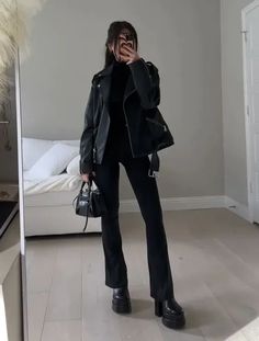 Winter Concert Outfit Ideas, Rockstar Outfits, Tomboy Femme, Chique Outfit, Boss Girl, Elegante Casual, Looks Street Style, All Black Outfit, Mode Inspo