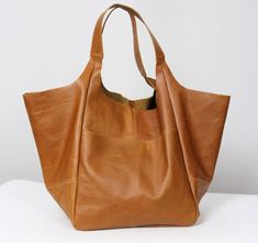 Oversized shoulder  bag, Oversized tan leather bag, Large tote bag, Everyday handbag for women, Larg Cognac Tote Weekender Bag, Oversized Purse, Tan Leather Bag, White Shoulder Bags, Large Leather Bag, Leather Weekender Bag, Everyday Handbag, Leather Weekender, Large Leather Tote Bag