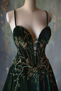 Masquerade Ball Gowns Green, Green Fantasy Dress, Fairytale Dress Aesthetic, Green Ball Dress, Green Beaded Dress, Green And Gold Dress, Princess Evening Dress, Carpet Outfits, Fairytale Gown