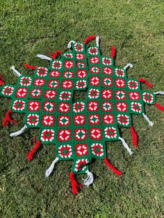 four pieces of crochet are arranged on the grass