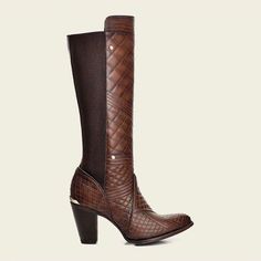 Estas elegantes botas casuales de la exclusiva marca Cuadra son ideales para la mujer sofisticada. Hechas de auténtica piel de res, su altura hasta la pantorrilla y cierre en la parte interna del tubo las hacen cómodas y fáciles de usar. Agregue un toque de lujo a su estilo con estas botas de alta calidad. Leather Knee-high Boots With Leather Lining For Fall, Chic Brown Platform Boots For Formal Occasions, Elegant Brown Snip Toe Boots, Western Leather Boots For Formal Occasions, Western Leather-lined Heeled Boots For Formal Occasions, Elegant Brown Platform Boots With Reinforced Heel, Luxury Brown Boots For Winter, Luxury Snip Toe Heeled Boots For Fall, Chic Brown Knee-high Boots For Business