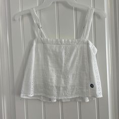 White Floral Lace Like Material Hollister Crop Top Never Worn Casual Cami Tops For Daytime, Casual White Cami Crop Top, White Cropped Summer Tops, White Summer Tops For Daytime, Summer White Tops For Daytime, Hollister Crop Tops, Hollister Tops, Floral Lace, Hollister