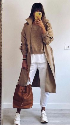 Amazing Outfits For Women Trending 2023 Mode Boho, Mode Casual, Casual Work Outfits, Coat Outfits, 가을 패션, Mode Inspiration, White Pants, Winter Fashion Outfits