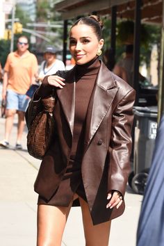 Hotel In New York City, Looks Pinterest, Olivia Culpo, Brown Blazer, Short Shorts, Fall Winter Outfits, Outfits Casuales