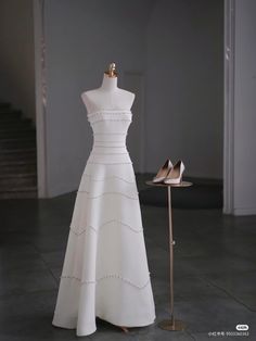 Kasut Pengantin, Minimal Wedding Dress, Haute Couture Details, Cute Maxi Dress, Gowns Dresses Elegant, Formal Wear Dresses, Old Fashion Dresses, Glam Dresses, Fancy Outfits