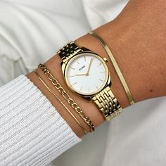 The smallest addition to our bestselling Féroce collection, yet unique in its own way. Our Féroce Mini seamlessly blends minimalism with sleek, pronounced details. Making it the perfect addition to any ladies watch collection. Watches With Bracelets Women, Golden Watch, Round Watch, Jewelry Essentials, White Dial, Watch Collection