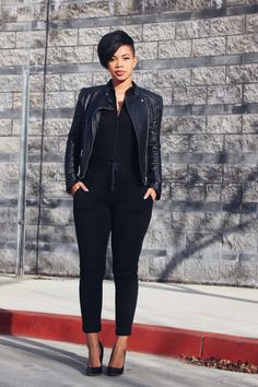 All Black Jeans Outfit, Salon Attire, Fashion Assistant, Fashion Corner, Monochrome Outfit, Stylish Work Attire, Black Outfits, Rock Chic, All Black Outfit