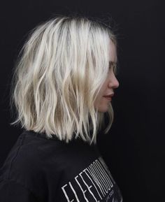 Wavy Bob Hairstyles, Penteado Cabelo Curto, Brown Blonde Hair, Short Blonde Hair, Medium Hair Cuts, Grunge Hair, Medium Length Hair Cuts, Blonde Hair Color