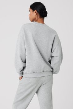 This best seller is cozy, comfortable, cute and done in classic neutrals and on-trend colors—each finished with a chrome Alo logo. It has a classic crewneck, ribbed cuffs and hem, and a laid-back dropped-shoulder fit. It’s made from midweight French terry that’s smooth on the outside and fleecy on the inside with the perfect drape. Pair with the Accolade sweatpants to make a matching set—and get one for your bestie, sibling, or partner, if you’re into that. Find your fit and see all the ways to The Accolade, Matching Sweats, Back Women, Grey Women, Alo Yoga, Top Collection, Yoga Women, Color Trends, Bra Tops