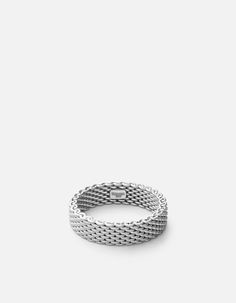 Distinctive design brings out the best in every season with our Moore Mesh Ring for men in matte sterling silver.[tab]Specifications[/tab]Base Metal: Sterling SilverPlating: Rhodium Men Sterling Silver Ring, Bond Style, Mens Designer Jewelry, Gold Pinky Ring, Mens Silver Jewelry, Mens Rings Fashion, Sterling Silver Mens Rings, Mens Silver Rings, Modern Ring