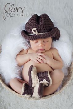 ` Baby Country Boy, Newborn Cowboy Hat, Crochet Cowboy Hats, Newborn Photo Ideas, Baby Fotografie, Cowboy Baby, Knitting Baby, Baby Boy Photography