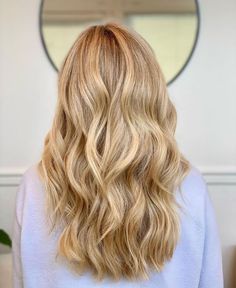 Sandy Honey Blonde Hair, Natural Golden Blonde Hair, Bright Golden Blonde Hair, Warm Dimensional Blonde, Strawberry Blonde Hair With Highlights, Warm Blonde Hair Color, Daphne Hair, Light Golden Blonde Hair