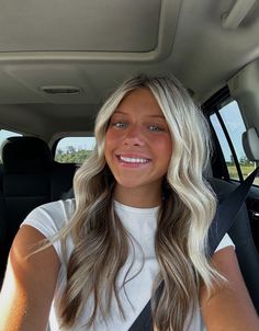 Blonde Hair Inspo Pics, Embreighcourtlyn Hair, Blonde Hair Length Ideas, Blonde Hair With Deminsion, Hair Down Hair Styles, Cute Ways To Style Hair, Blonde Hair Ideas For Fall, Brown And Blonde Hair Ideas, Cute Blonde Highlights