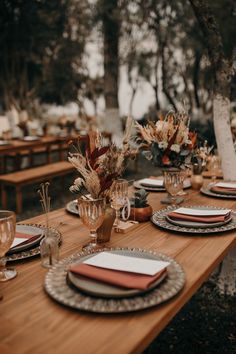 mesa posta| casamentos| estilo folk Burn Orange, Boho Fall, Wedding Goals, Weeding, Color Themes, Marry Me, Burnt Orange, Wedding Colors