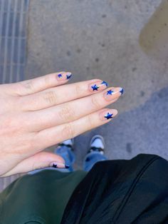 Navy Blue Star Nails, Star Nail Art, Minimalist Nail Art, Blue Nail Art, Summer Acrylic Nails, Star Nails, Minimalist Nails, Pretty Acrylic Nails