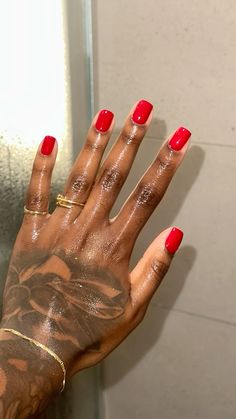 Red Overlay Nails, Red Nails Gel Polish, Dip Powder Nails Natural Fall, Short Red Nails On Dark Skin, Red Nail Polish On Dark Skin, Red Short Nails Black Women, Sns Designs Nails, Dark Red Nails Black Women, Dark Red Nails Brown Skin