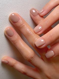 two tone beige short nails Milky Taupe Nails, Neutral Color Nails Gel, Neutral Nails Taupe, Beige Gel Nails Short, Short Nails Professional, Neutral Nails Beige, Taupe Short Nails, Nuteral Nails Cute Short, Sheer Beige Nails