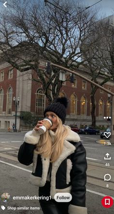 Winter City Aesthetic Outfit, Winter Outfits For Amsterdam, Windy Day Outfit Cold, Paige Lorenze Winter, Snow Weather Outfit Street Style, Bay Area Winter Outfits, New York Outfits Winter 2023, Cozy Chic Winter Outfits, Winter Outfits Cold Freezing New York