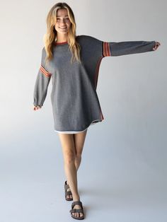 Reversible Trim Sweatshirt Dress - Heather Grey-view 1 Sweatshirt Dress Outfit, Plain Sweatshirt, Crisp Autumn, Maxi Dresses Fall, Effortless Outfit, Crop Top Sweatshirt, Autumn Days, Long Sleeve Knit Dress, Super Cute Dresses