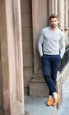 Moda casual para él #CosméticosPersonalizables Outfits Quotes, Simple Fall Outfits, Blue Chinos, Gq Style, Men's Outfits, Glam Look, Man Fashion