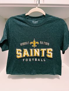 New Orleans Saints crop top. It best fits a size small but can be worn in size extra small for an oversized look. It is super cute on and in great condition. Green Letter Print Crop Top For Streetwear, Green Crew Neck Crop Top For Streetwear, Green Crew Neck Graphic Tee Crop Top, Green Graphic Tee Crew Neck Crop Top, Green Graphic Tee Crop Top With Crew Neck, Green Graphic Tee Crop Top With Letter Print, Green Cropped Graphic Tee, Green Graphic Print Crop Top For Streetwear, Green Cropped Top For Streetwear