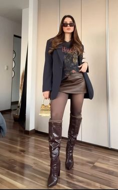 Winter Napa Valley Outfit, Skirt Tall Boots Outfit, Cowboy Boot Outfits Winter, Winter Bar Outfit Night Going Out, Zara Outfit 2024, Mini Skirt Outfit Ideas, Country Outfits Women, Outfit Botas, Nfr Fashion