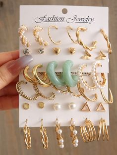 Gold Earring Set, Embellished Fashion, Pretty Jewelry Necklaces, Fancy Jewellery Designs, Yellow Jewelry, Pearl Decor, Jewelry Accessories Ideas, Gold Collar, Elegant Sets