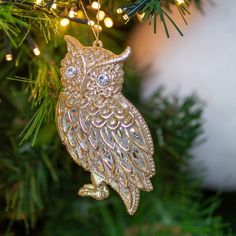 Gold Owl Tree Decoration Owl Christmas Tree, Christmas Place Settings, Gold Owl, Halloween Tablescape, Owl Christmas, Christmas Place, Candle Wreaths, Christmas Stencils, Owl Ornament