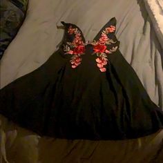 Brand New And Never Worn. Tag Says Large But Would Say Most Likely Fits Like A Small/Medium . Waist Measures 13” Across And Length Is About 31” From Top To Bottom .. Widest Part /Hip Area Measures About 18.5” Across. Black V-neck Mini Dress For Homecoming, Black V-neck Dress For Homecoming, Black Floral Print Party Dress, Black Summer Homecoming Dress, Black Spring Homecoming Dress, Floral Applique Dress, Medium Dresses, Medium Dress, Floral Applique