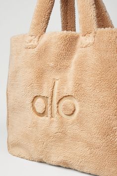 Foxy Sherpa Tote - Camel | Alo Yoga Womens Onesie, Girly Bags, Tank Top Bras, Womens Capris, Alo Yoga, Christmas Wishlist, Mens Bottom, In Style, Burlap Bag